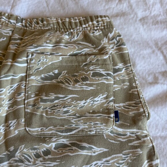UNDEFEATED Camo Shorts - Size M - Like New! - Picture 5 of 6